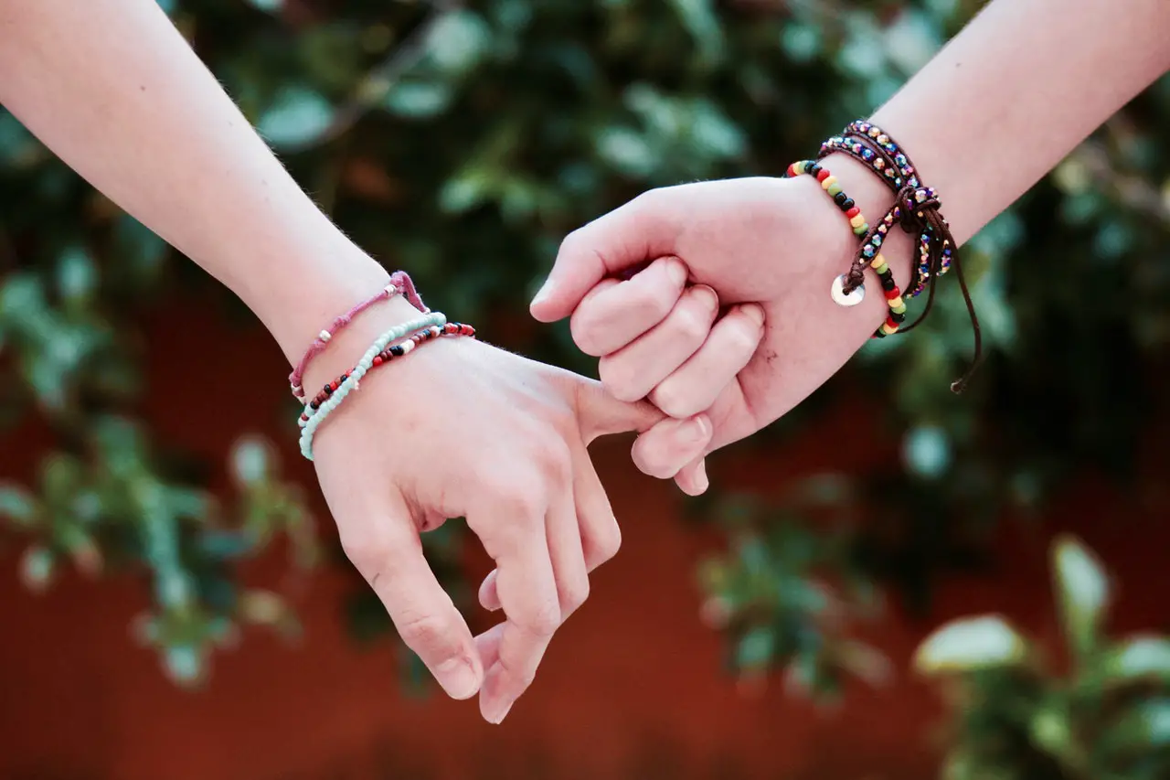 holding hands in love